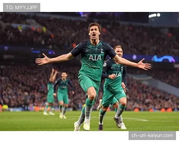 通讯:绝杀后被VAR吹掉,克莱蒙球员赛后久久伫立场边 通讯:绝杀后被VAR吹掉,克莱蒙球员赛后久久伫立场边