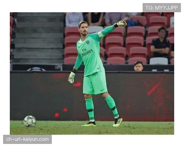 实时：法兰克福门将特拉普神勇扑出单刀，阻止了对手一次极具威胁的快速反击